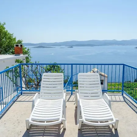 House Deja Blue Оребич