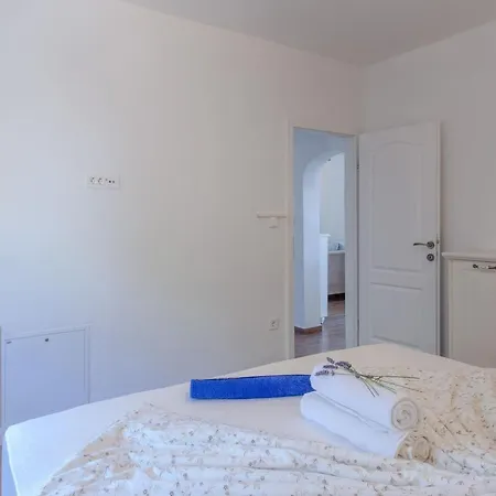 House Deja Blue * Оребич