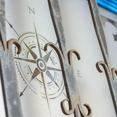 House Deja Blue Оребич