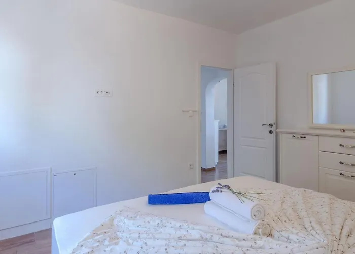 House Deja Blue * أوروبيتش